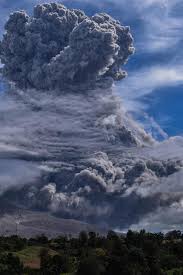 シナブン山噴火