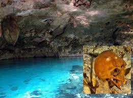 メキシコ、ユカタン半島の水中洞窟