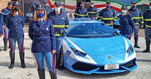 イタリア「ランボルギーニ」の警察車両。