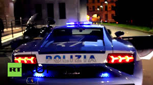 イタリア「ランボルギーニ」の警察車両。