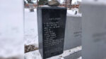 「ケイズ・ファッジ」のレシピが刻まれた墓石。