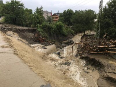 アンカラ、トルコ - トルコ北部の洪水や土砂崩れ